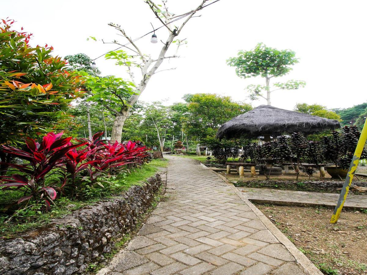 Oyo Homes 91134 Desa Wisata Tebing Lingga Trenggalek Екстер'єр фото